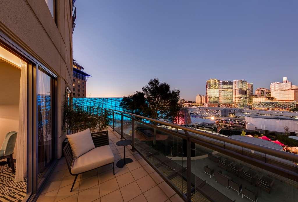 The Star Grand Hotel And Residences Sydney Pokoj fotografie Balcony of a penthouse apartment